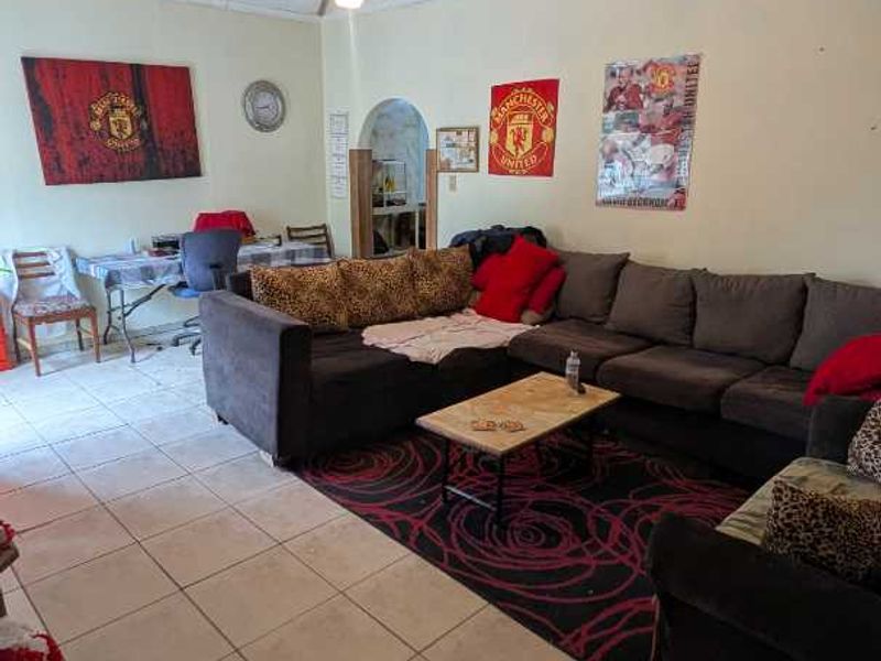 spacious old school house - Photo 8