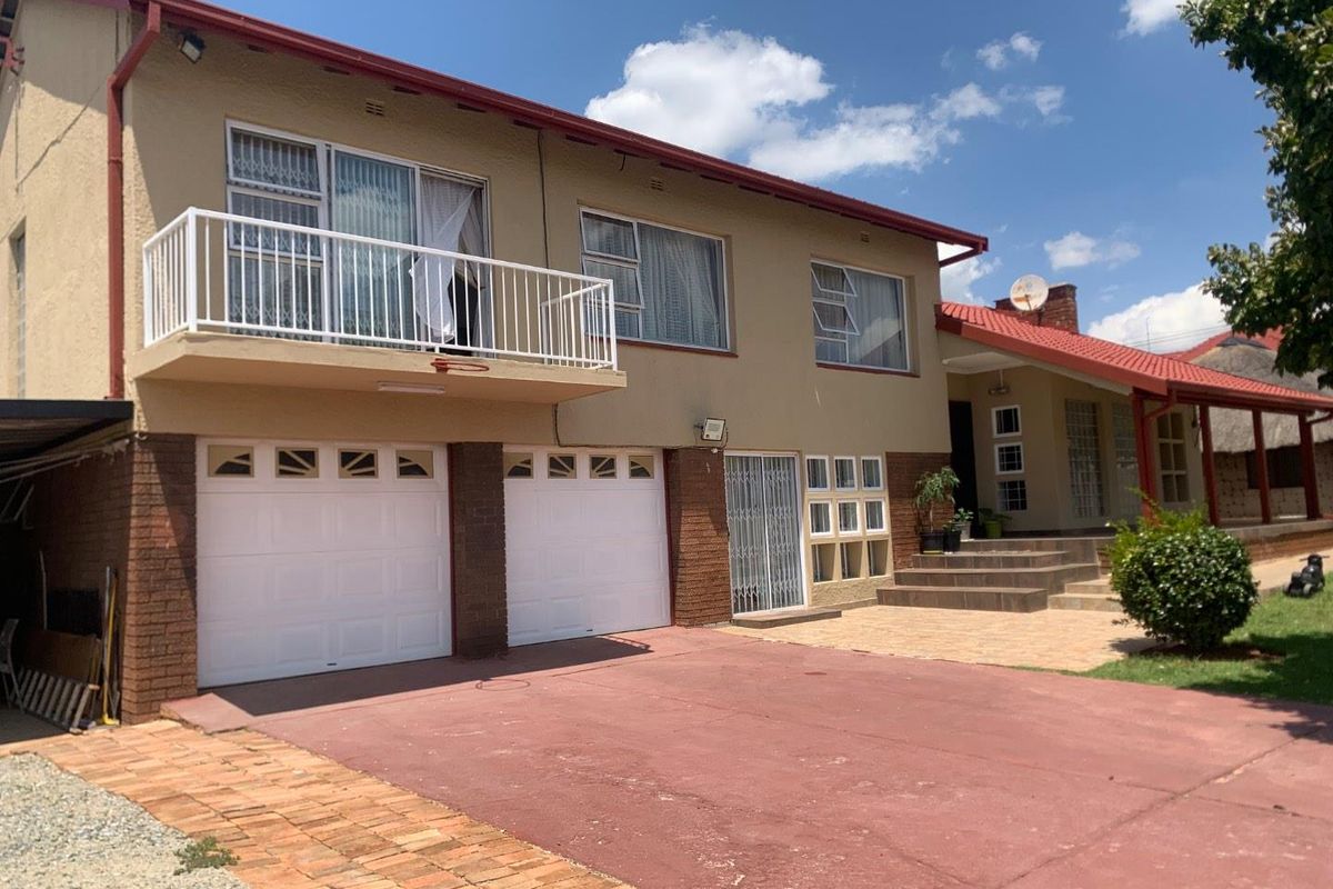 **Create Cherished Family Memories in the Heart of Glenanda - Photo 3