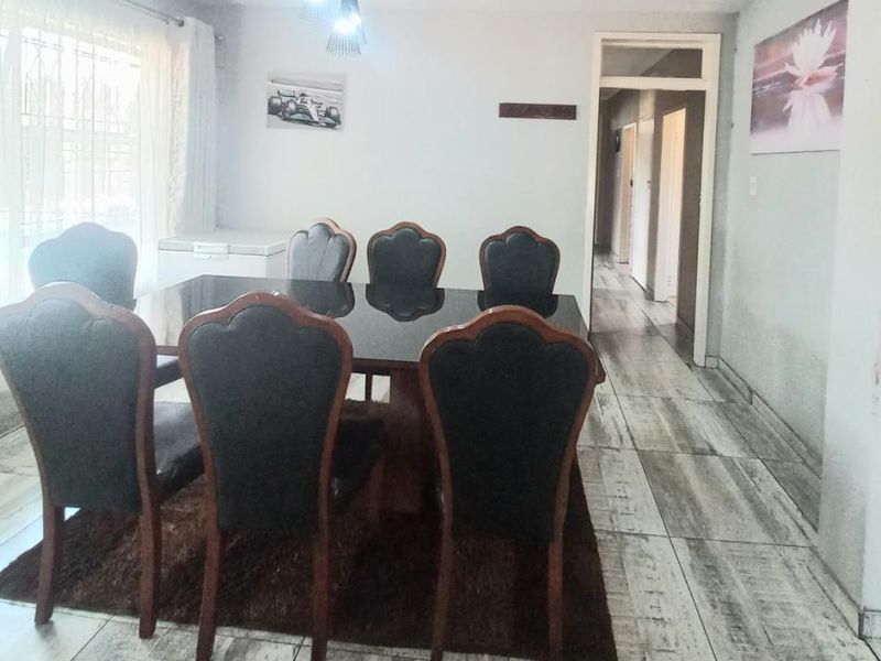 Well Maintained House - Photo 6