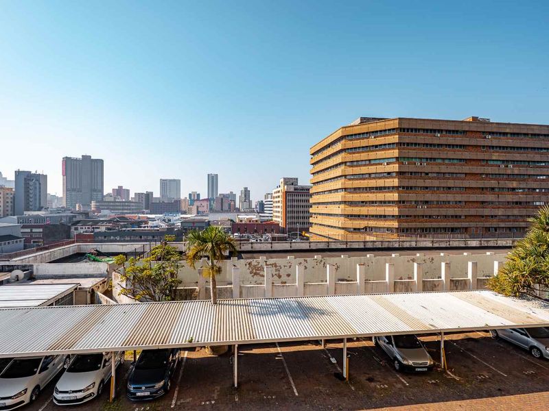 Affordable CBD Studio in an Iconic Durban Landmark – The Perfect Lock-Up-and-Go or Investment - Photo 10