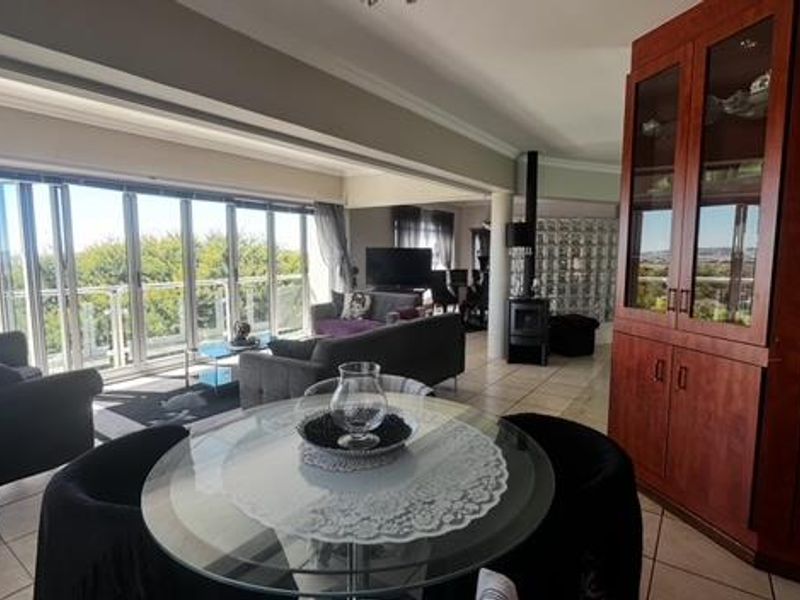 Panoramic Views in Prestigious Hillsboro - Photo 5