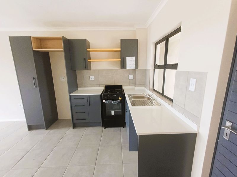 FOR RENT  |  Hillcrest  |  Kings Gate Estate  |  3 Bedroom Apartment - Photo 2