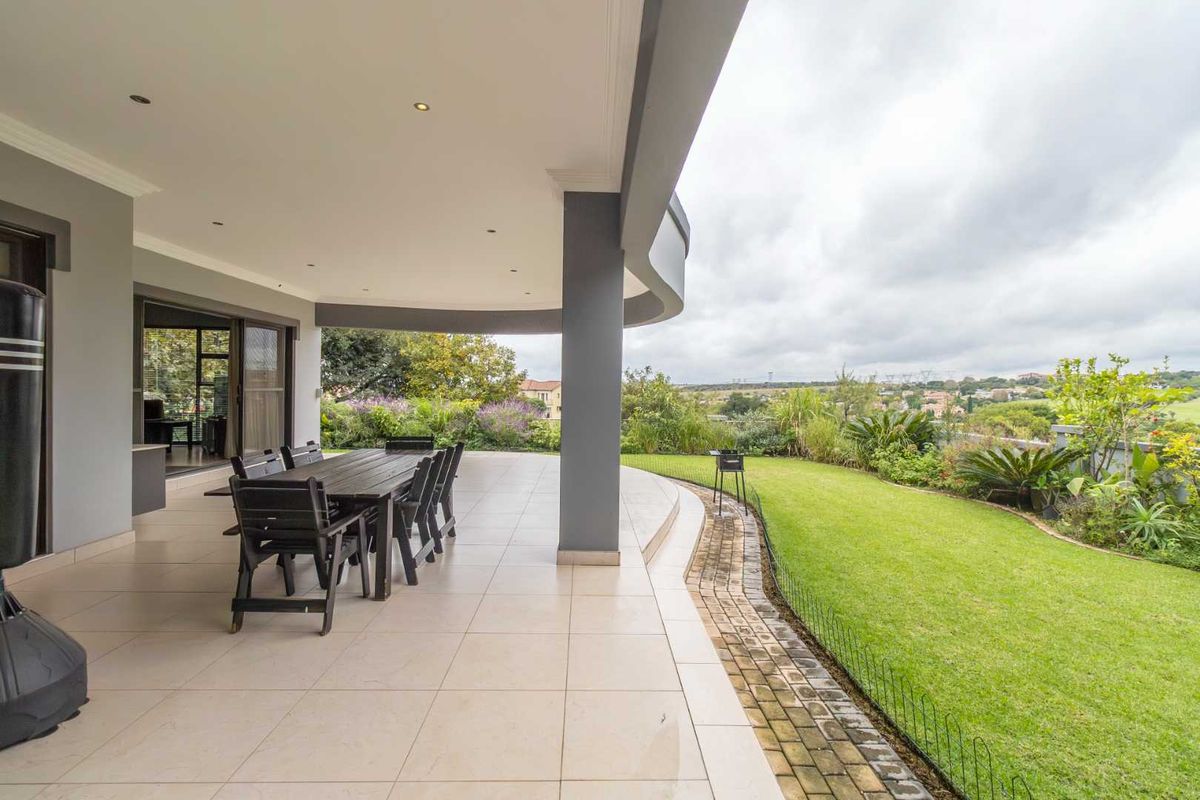 Elevated Golf Estate Living - Photo 2