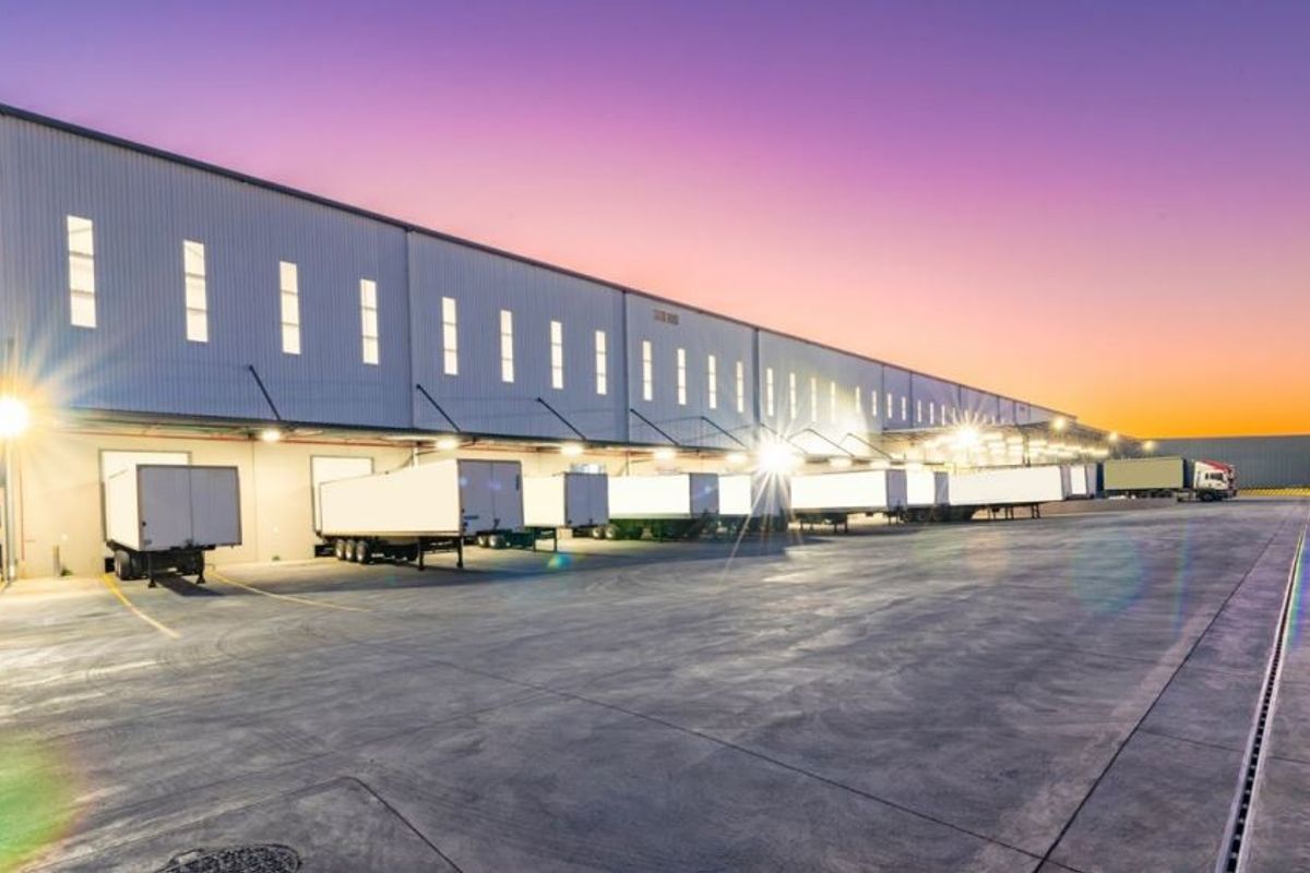 12220m2 Chloorkop warehouse to let - Photo 3
