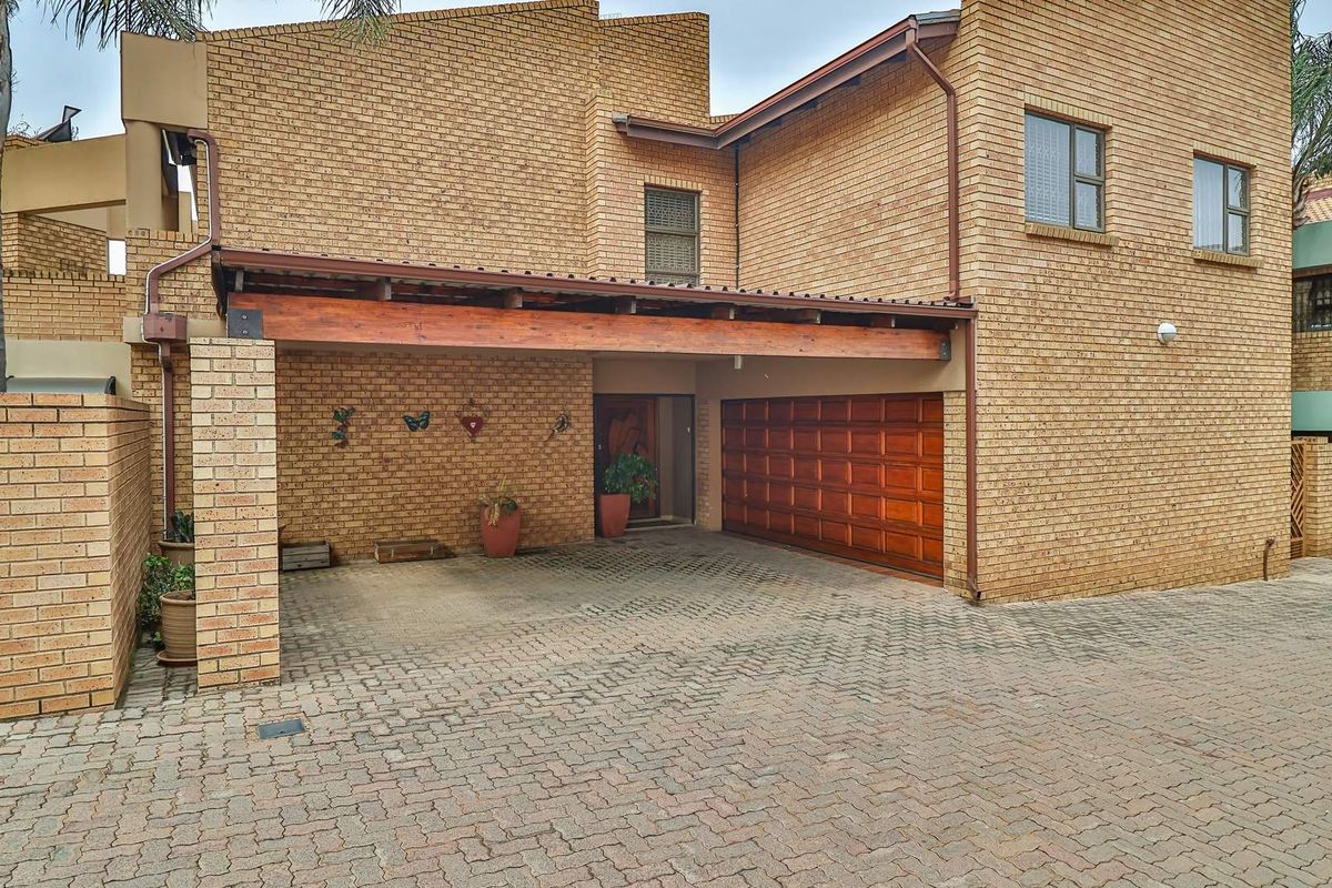 Charming 5-Bedroom Full Title for Sale in Meyersdal's Prestigious Palomino Drive! - Photo 2