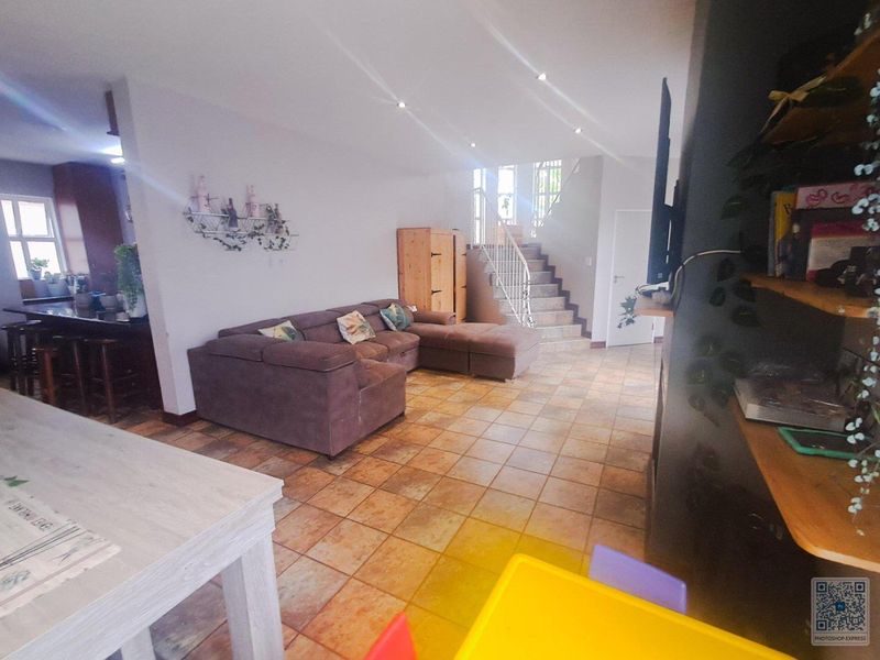 4 Bedroom House In Glen Erasmia Estate Ext 7 Kempton Park - Photo 7