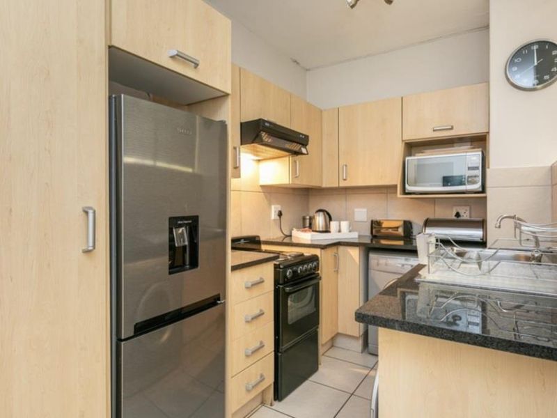 A CHARMING ONE BEDROOM FURNISHED STUDIO - Photo 5