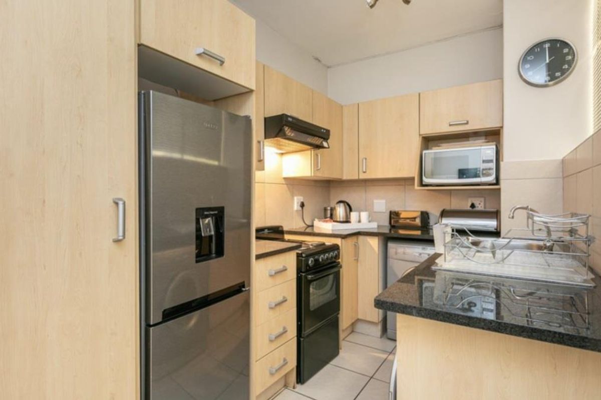 A CHARMING ONE BEDROOM FURNISHED STUDIO - Photo 5