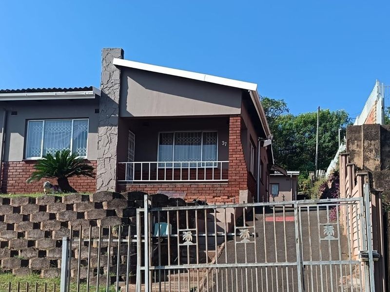 Beautifully Renovated Family Home with Income-Generating Granny Flat in Merebank - Photo 1