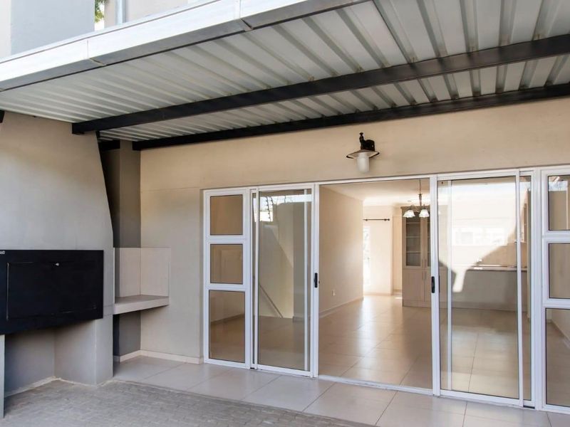 FOR SALE | LE MONT COMPLEX, Avis, Windhoek 2 Bedroom | 2 Bathroom Duplex | N$2,350,000 - Photo 7
