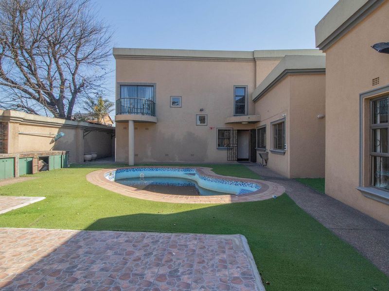 Beautiful  Family home in the boomed area of Mackenzie Park  Benoni - Photo 5