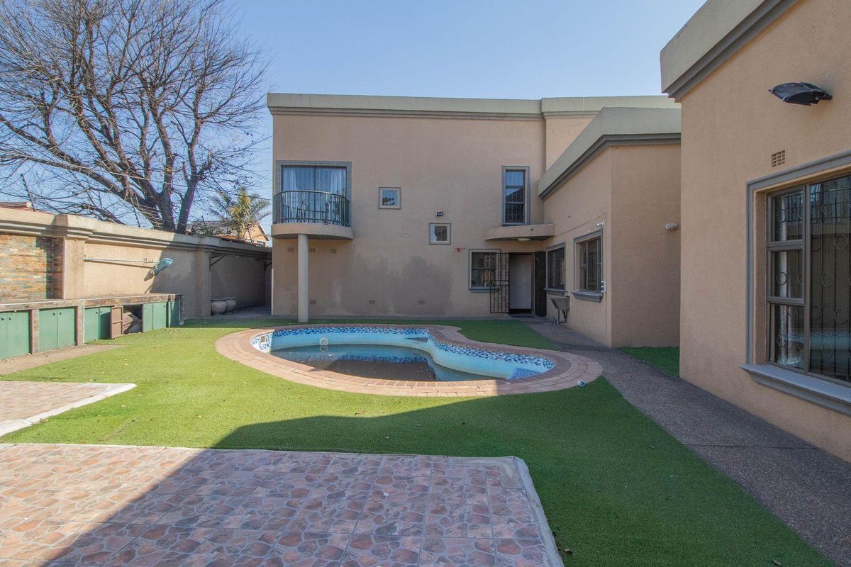 Beautiful  Family home in the boomed area of Mackenzie Park  Benoni - Photo 5