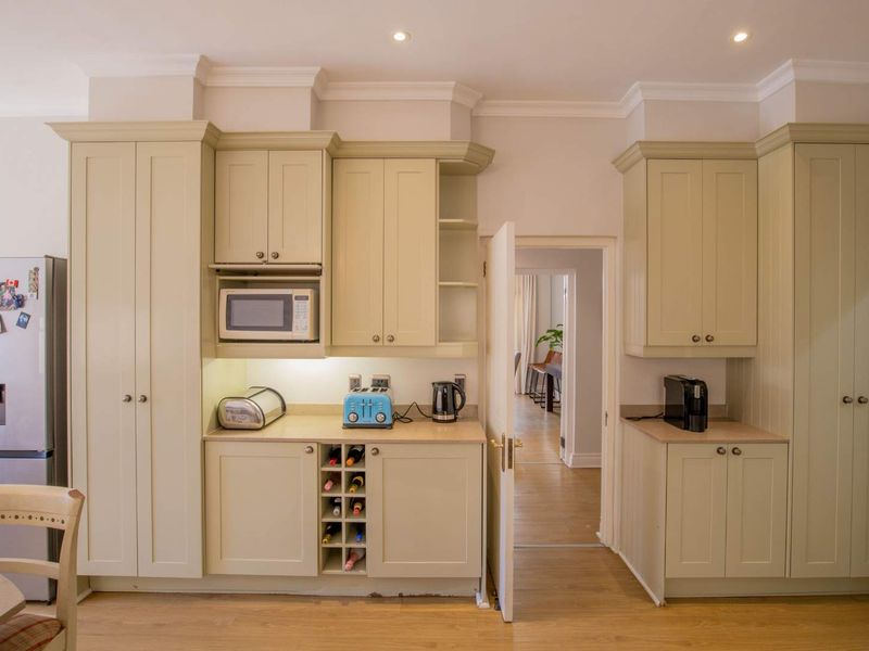 Beautifully Appointed 4 Bedroom Family Home - Photo 6