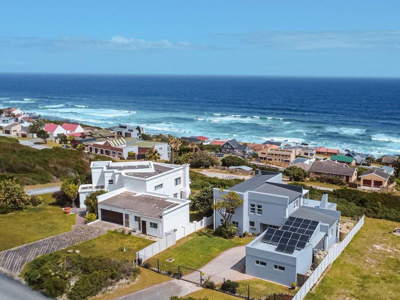 Beachview, Port Elizabeth — Uninterrupted Sea Views | Spacious Off-Grid 4-Bedroom Coastal Home - Photo 7