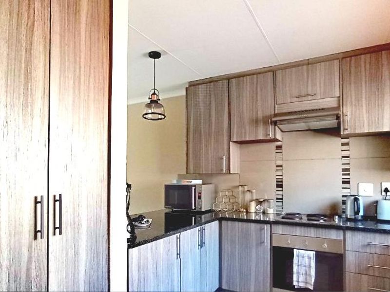 3 Bedroom House - Photo 3