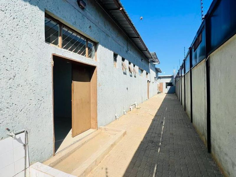 Spacious Workshop/Warehouse - Photo 9