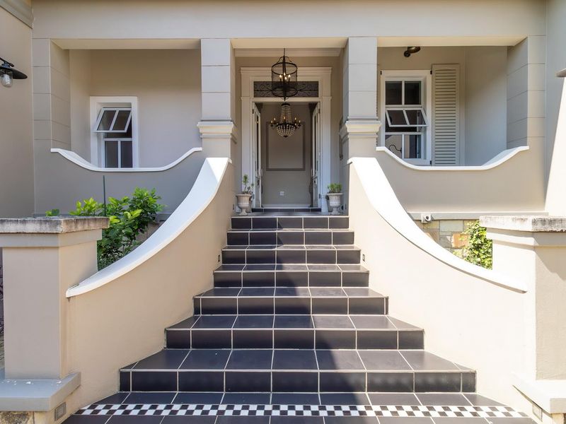 Mediterranean oasis family home - Photo 5