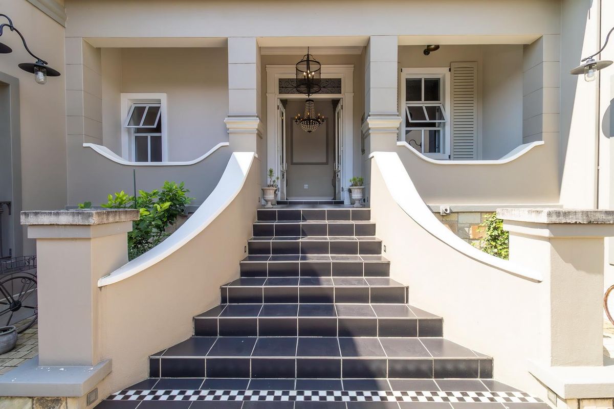 Mediterranean oasis family home - Photo 5