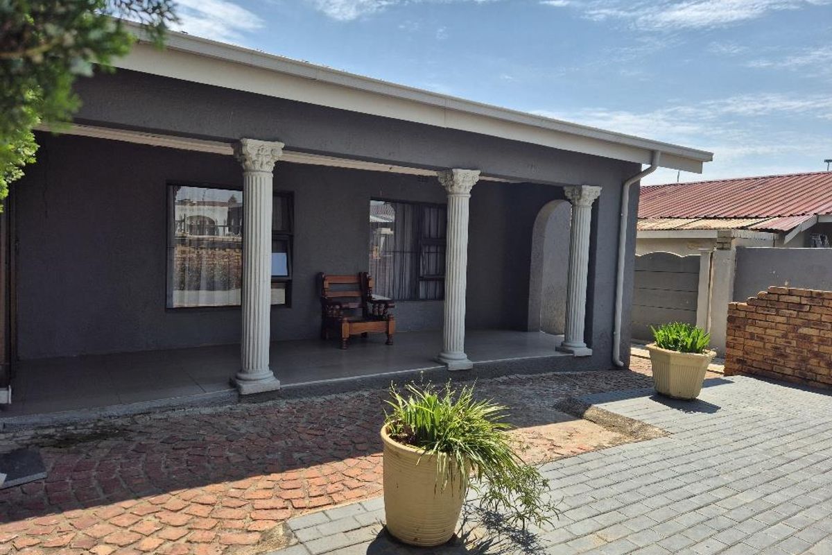 Spacious family home - Photo 2