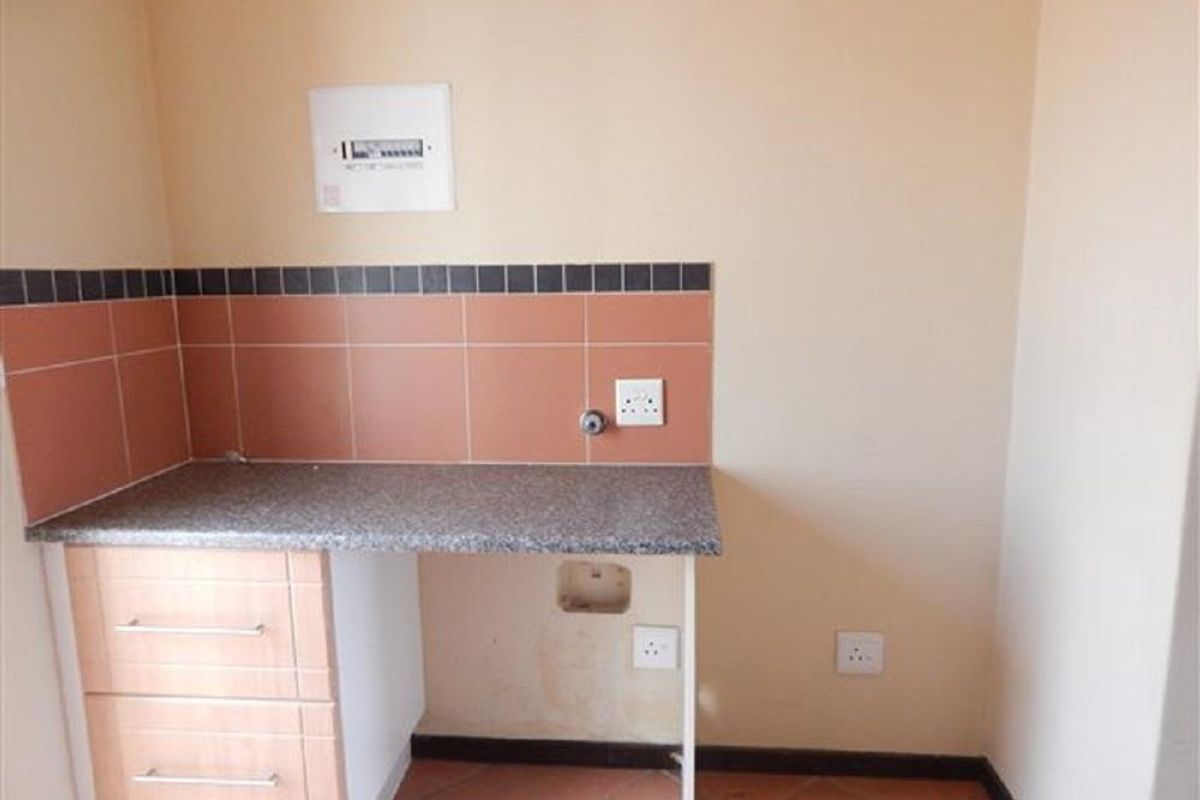 Modern 2 bedroom top unit in Mooikloof Ridge - Photo 5