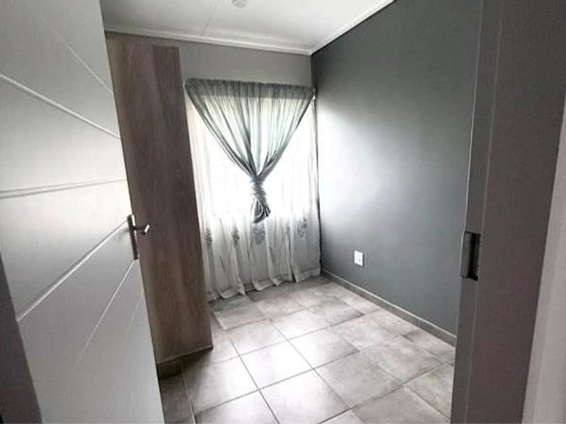 Where City Views meets Surburban Comfort - Photo 10