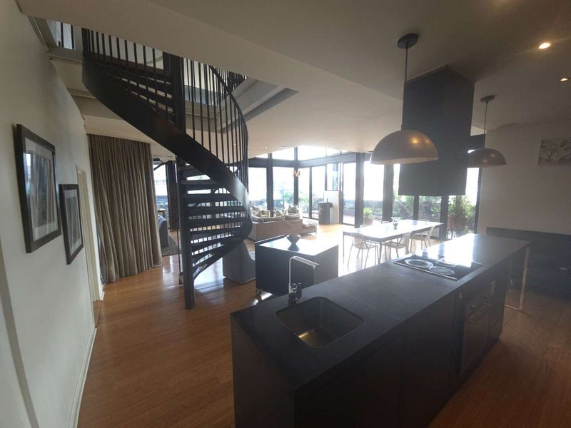 Modern Two-Bedroom Apartment with Stunning Views in Maboneng - Photo 2