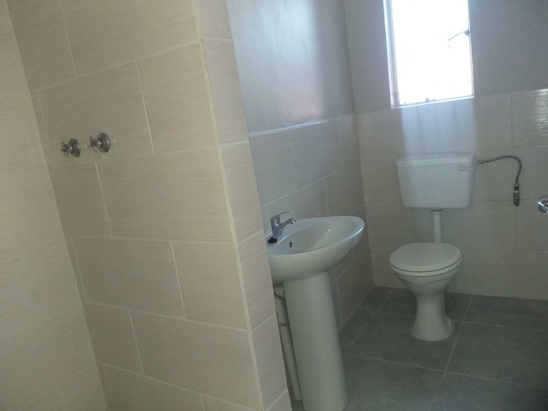 Well maintained 3 bedroom cluster home in sought after Complex For Sale! - Photo 10