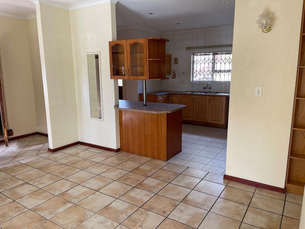 Kitchen to Lounge 