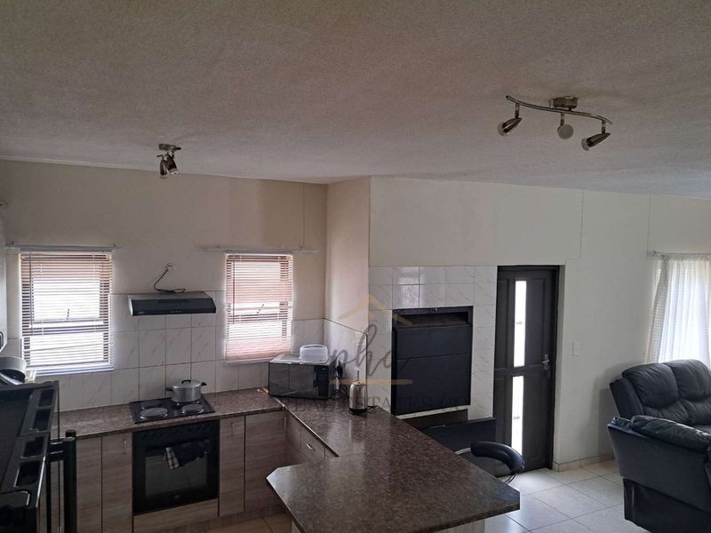 3 Bedroom Duplex Townhouse for sale in Walvis Bay for N$1 460 000.00 - Photo 8