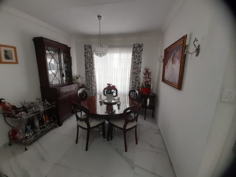 Stunning mordern free standing townhouse - Photo 9