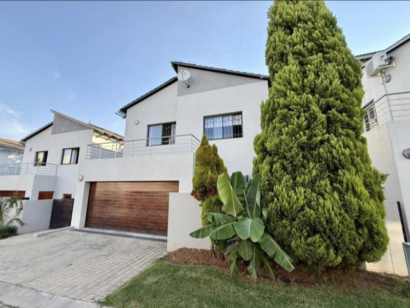 3 Bedroom House For Sale - Photo 2