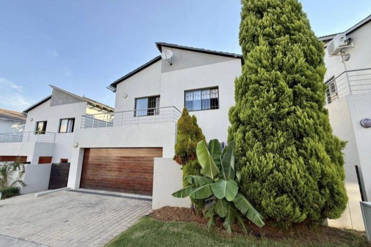 3 Bedroom House For Sale - Photo 2