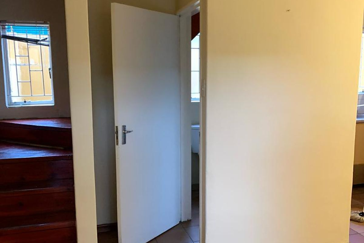 NEAT 2 BEDROOM TOWNHOUSE FOR SALE KHOMASDAL - Photo 3