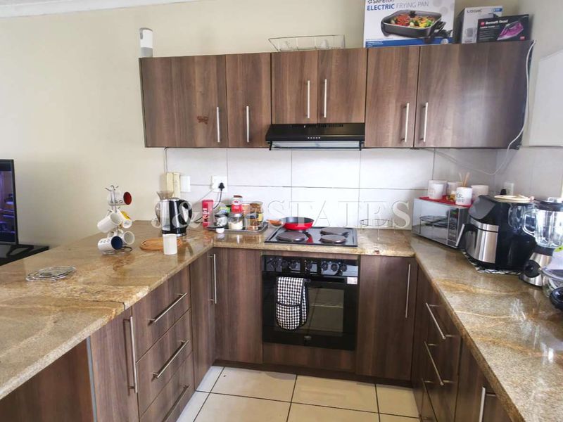 Well-Maintained 3-Bedroom Unit - Photo 2