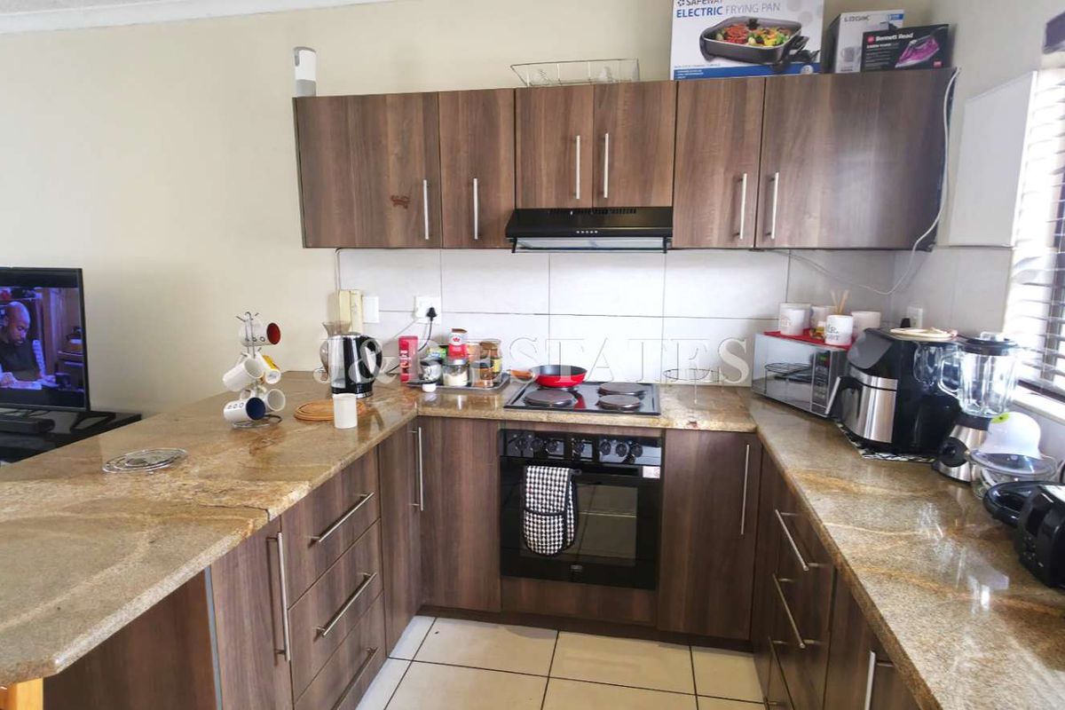 Well-Maintained 3-Bedroom Unit - Photo 2