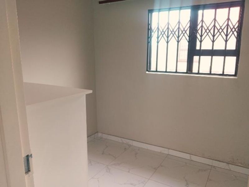 EXCLUSIVE | MODERN LUXURY WITH BIOMETRIC SECURITY – ACT FAST This is not just a home — it is a statement of secure, modern living in the heart of Dawn Park. - Photo 7