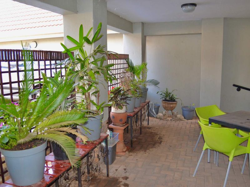 2 Bedroom within the popular The Courts Estate, Olympus / Boardwalk area - Photo 4