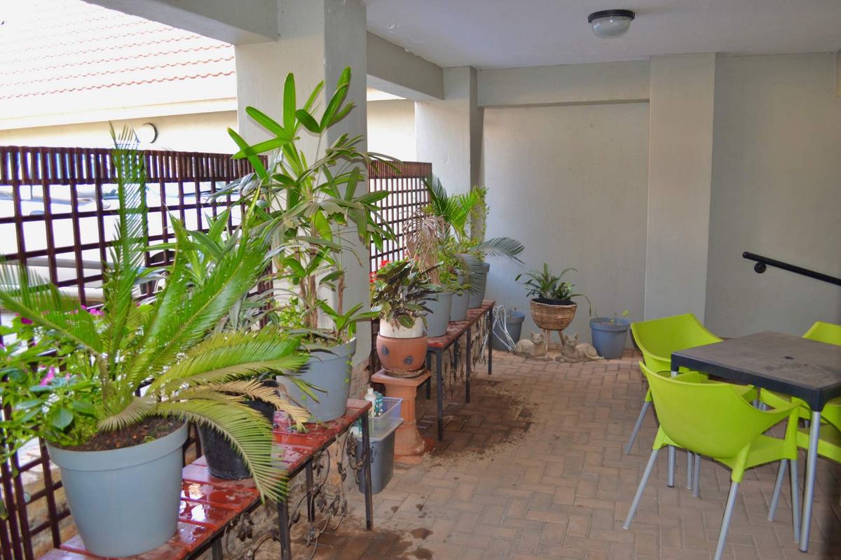 2 Bedroom within the popular The Courts Estate, Olympus / Boardwalk area - Photo 4