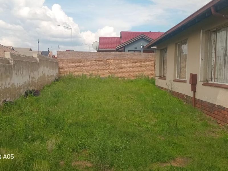 All I want for Christmas is a Big Corner House In Kagiso. - Photo 6