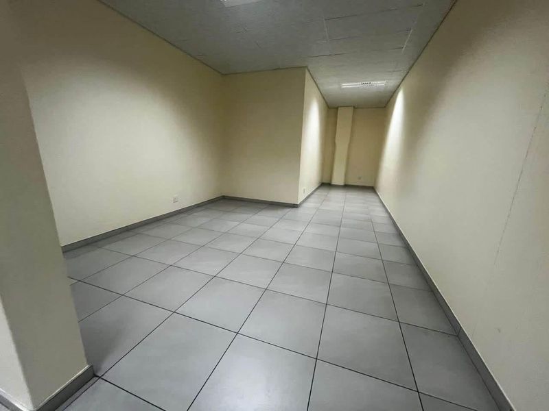 Prime business property to let, Southern industrial - Photo 4