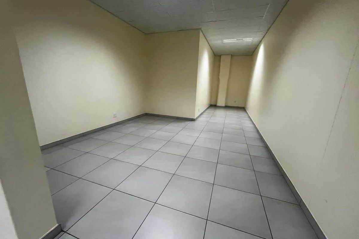Prime business property to let, Southern industrial - Photo 4