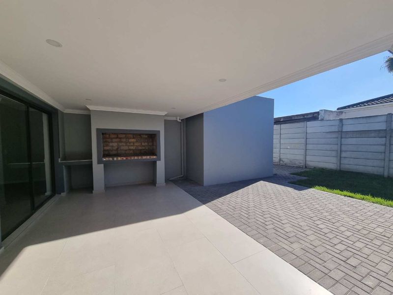 Renovated Family Home to Rent in Parklands - Photo 4