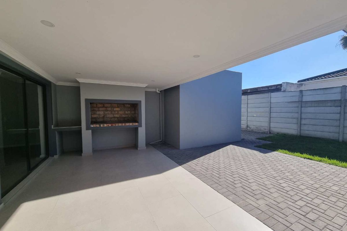 Renovated Family Home to Rent in Parklands - Photo 4
