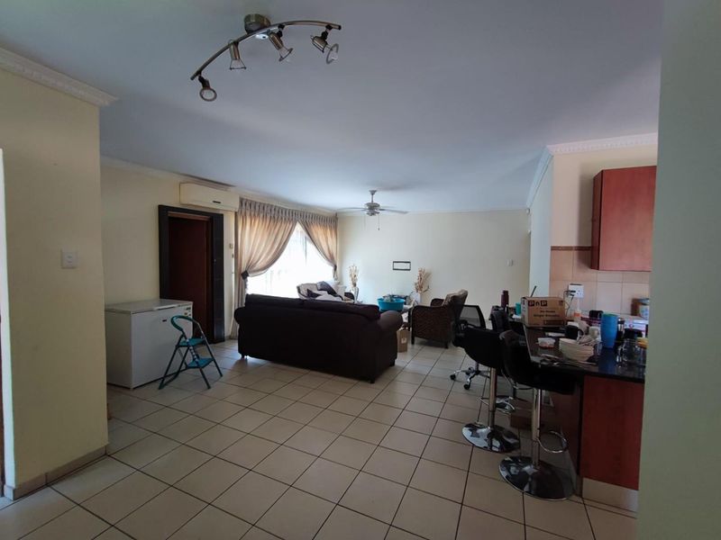 Property to Rent - Photo 3