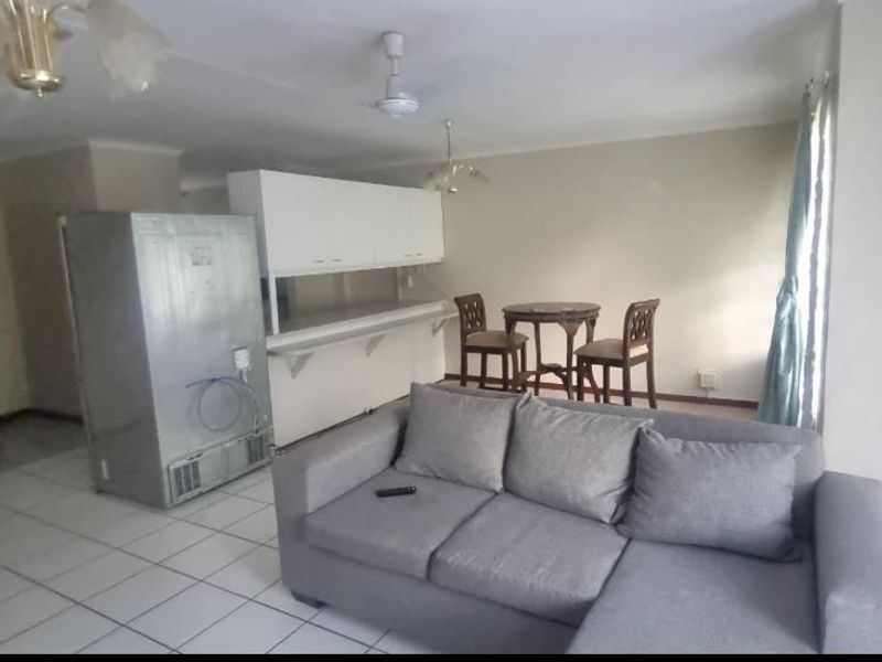 Charming 3-Bedroom Townhouse in Westdene - Photo 4