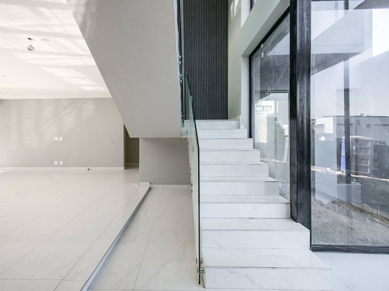 Modern Luxury Living - Photo 5