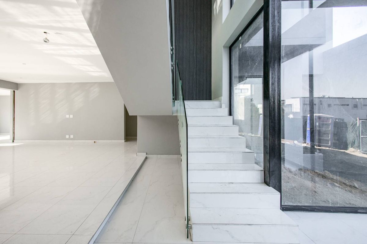 Modern Luxury Living - Photo 5