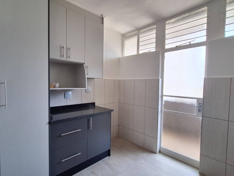2 bedroom Apartment in Roodepoort - Photo 8