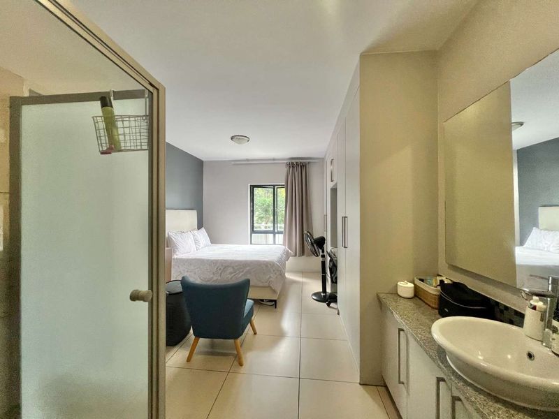 Modern 2-bedroom, 2-bathroom ground floor apartment for sale in Rivonia / Edenburg - Photo 9