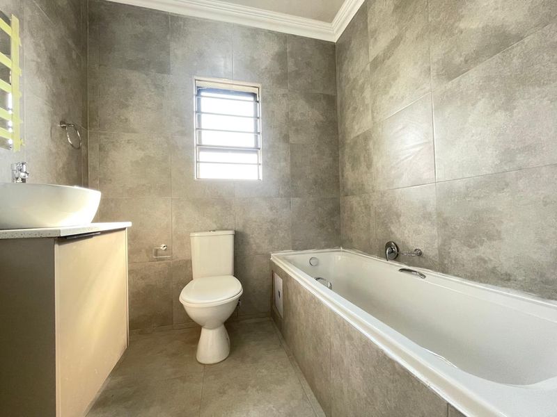 A lovely 2 bedroom 1 bath apartment to rent at Moagi estate Vosloorus Ext 24. - Photo 8